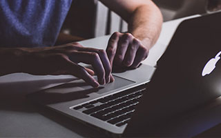 股票杠杆操作是什么意思:股票公司的基本面是如何分析的-消费贷贴息政策落地首日：5万元贷款一年可节省利息约500元